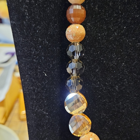 Vintage jasper and crystals necklace.  Goldtone. - Picture 4 of 8